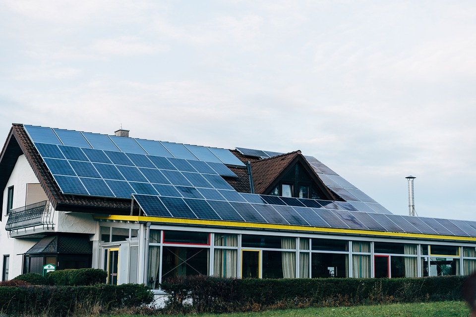 entire roof covered in Solar PV panels in orlando Florida