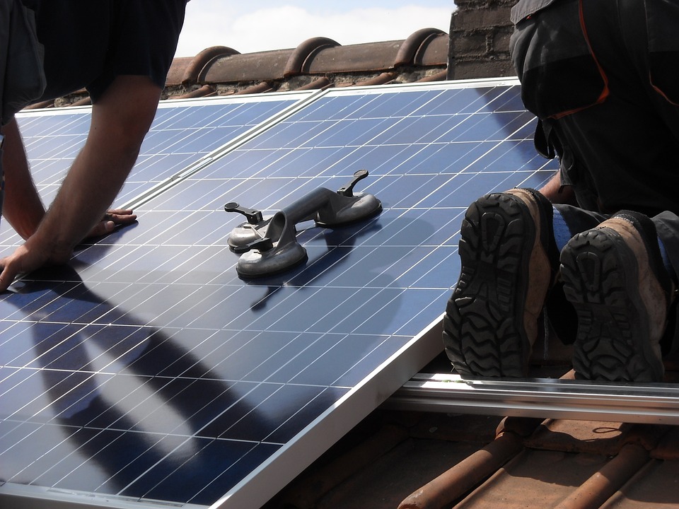 Suction handle used to carry and install solar panels in Orlando by solar contractor