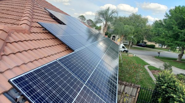 solar panel installation company installs solar panels on a home in Orlando